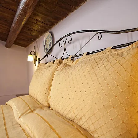 فندق مبيت وإفطار Salotto Di Athena 4*